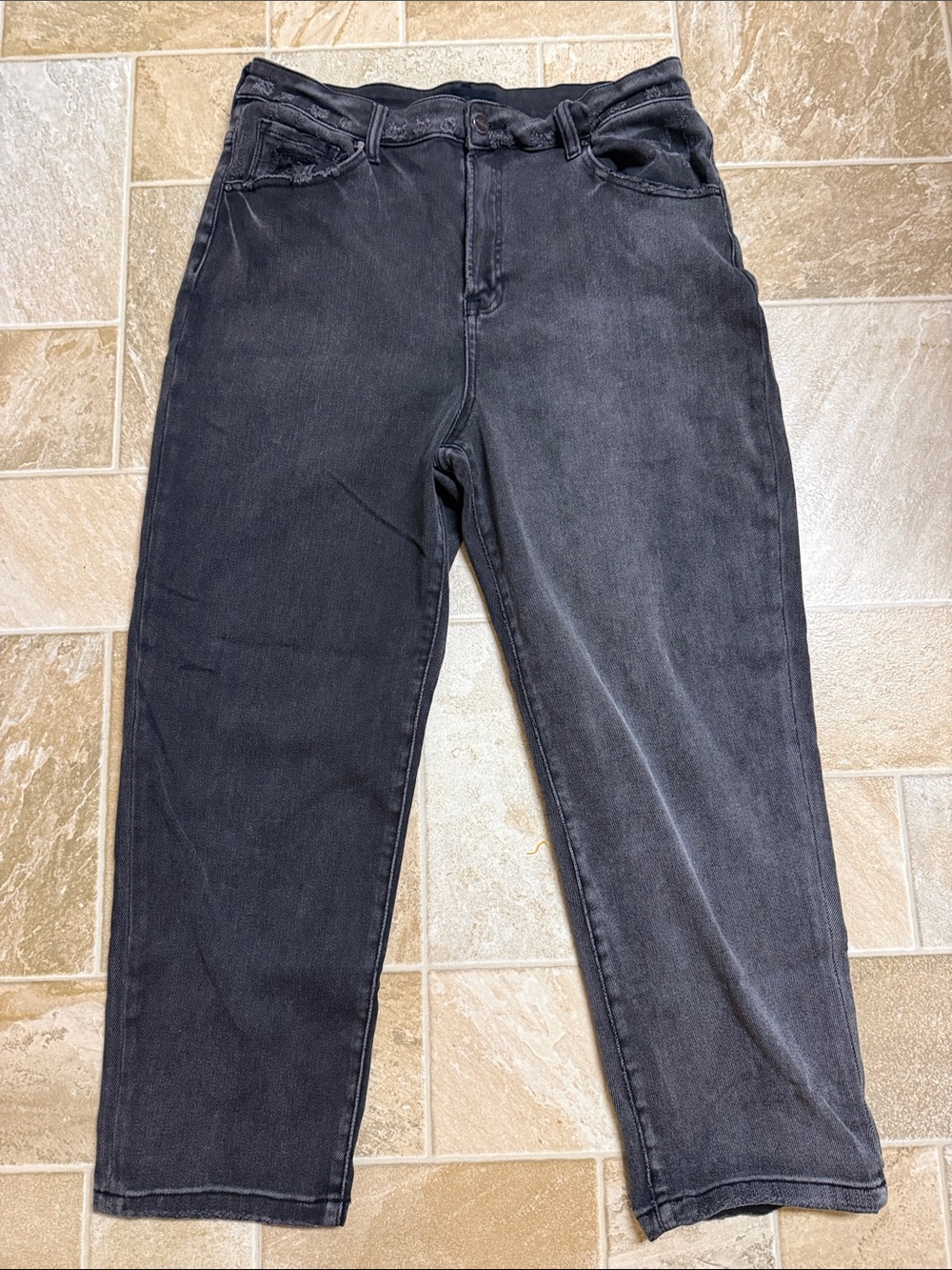High-Rise Cropped Women's Jeans — Black Wash